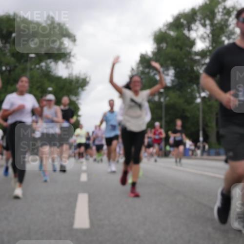 29.06.2025 - hella hamburg halbmarathon Luisa Fischer http://msf.ph/oto/8483937 29.06.2025 10:51:25 Kennedybrücke 1045, 1645, 2148, 2195, 2994, 3468, 3504, 3933, 4037, 4588, 5886, 7412, 8310, 8948, 9696 meine-sportfotos.de