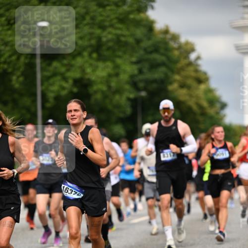 29.06.2025 - hella hamburg halbmarathon Dr. Thomas Lammeyer http://msf.ph/oto/8483938 29.06.2025 10:20:48 Kennedybrücke 1117, 1240, 1602, 1825, 2347, 2912, 3023, 3030, 3088, 3134, 3450, 3687, 5036, 5037, 6024, 6742, 6948, 7257, 7358, 7360, 7376, 7792, 7924, 7928, 8263, 8317, 8513, 8619, 8847, 8857, 9091, 9208, 9332, 9492, 9664, 9675, 9676, 9891, 10076, 10165, 10314, 10317, 10320, 10391, 10575, 10926, 11236, 11335, 11410, 11428 meine-sportfotos.de