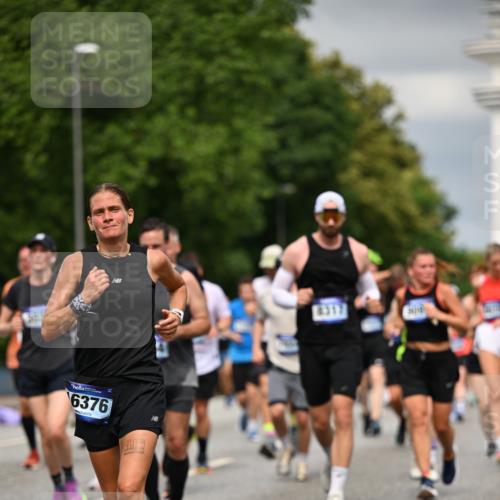 29.06.2025 - hella hamburg halbmarathon Dr. Thomas Lammeyer http://msf.ph/oto/8483966 29.06.2025 10:20:48 Kennedybrücke 1117, 1240, 1602, 1825, 2347, 2912, 3023, 3030, 3088, 3134, 3450, 3687, 5036, 5037, 6024, 6742, 6948, 7257, 7358, 7360, 7376, 7792, 7924, 7928, 8263, 8317, 8513, 8619, 8847, 8857, 9091, 9208, 9332, 9492, 9664, 9675, 9676, 9891, 10076, 10165, 10314, 10317, 10320, 10391, 10575, 10926, 11236, 11335, 11410, 11428 meine-sportfotos.de