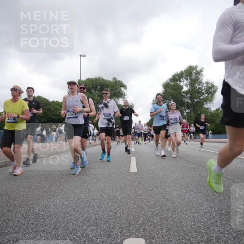 29.06.2025 - hella hamburg halbmarathon Luisa Fischer http://msf.ph/oto/8484031 29.06.2025 10:51:27 Kennedybrücke 4806, 562, 1045, 7412, 2148, 16368, 1045, 1645, 2148, 2994, 3468, 3504, 3933, 4037, 4588, 5886, 7412, 7970, 8310, 8948, 9696 meine-sportfotos.de