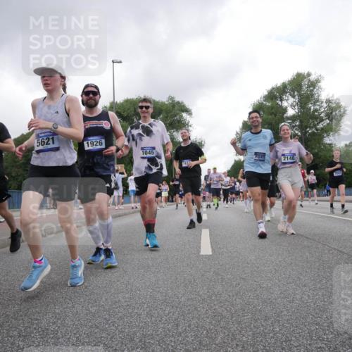 29.06.2025 - hella hamburg halbmarathon Luisa Fischer http://msf.ph/oto/8484048 29.06.2025 10:51:27 Kennedybrücke 5621, 1926, 1045, 2345, 743, 2148, 3504, 1045, 1645, 2148, 2994, 3468, 3504, 3933, 4037, 4588, 5886, 7412, 7970, 8310, 8948, 9696 meine-sportfotos.de