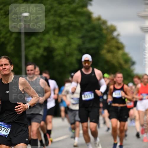29.06.2025 - hella hamburg halbmarathon Dr. Thomas Lammeyer http://msf.ph/oto/8484057 29.06.2025 10:20:49 Kennedybrücke 1117, 1240, 1602, 1825, 2347, 2912, 3023, 3030, 3088, 3134, 3450, 3687, 5036, 5037, 6948, 7257, 7358, 7360, 7376, 7924, 7928, 8263, 8317, 8513, 8619, 8857, 9091, 9208, 9332, 9492, 9664, 9675, 9676, 9891, 10076, 10165, 10314, 10317, 10320, 10391, 10575, 10926, 11335, 11410, 11428 meine-sportfotos.de
