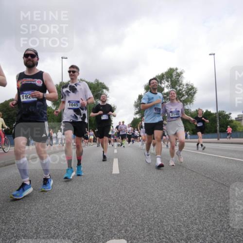 29.06.2025 - hella hamburg halbmarathon Luisa Fischer http://msf.ph/oto/8484069 29.06.2025 10:51:28 Kennedybrücke 192, 1045, 7412, 234, 2148, 3504, 1045, 1246, 1639, 1645, 2148, 2627, 2994, 3504, 3933, 4037, 4588, 5886, 7412, 7970, 8310, 8948, 9696 meine-sportfotos.de