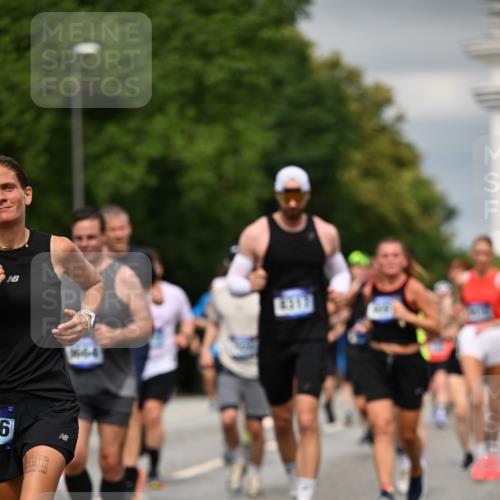 29.06.2025 - hella hamburg halbmarathon Dr. Thomas Lammeyer http://msf.ph/oto/8484094 29.06.2025 10:20:49 Kennedybrücke 1117, 1240, 1602, 1825, 2347, 2912, 3023, 3030, 3088, 3134, 3450, 3687, 5036, 5037, 6948, 7257, 7358, 7360, 7376, 7924, 7928, 8263, 8317, 8513, 8619, 8857, 9091, 9208, 9332, 9492, 9664, 9675, 9676, 9891, 10076, 10165, 10314, 10317, 10320, 10391, 10575, 10926, 11335, 11410, 11428 meine-sportfotos.de
