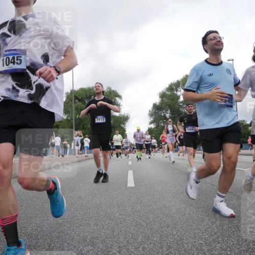 29.06.2025 - hella hamburg halbmarathon Luisa Fischer http://msf.ph/oto/8484105 29.06.2025 10:51:29 Kennedybrücke 1045, 7412, 10991, 45, 2148, 1045, 1246, 1639, 1645, 2148, 2627, 3504, 3933, 4037, 4856, 5886, 7412, 7970, 8310, 8948, 9696 meine-sportfotos.de
