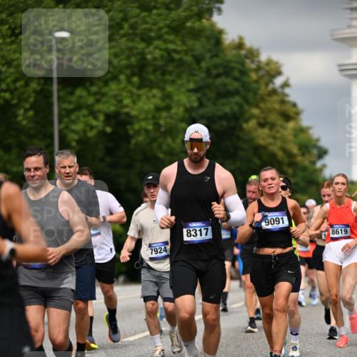 29.06.2025 - hella hamburg halbmarathon Dr. Thomas Lammeyer http://msf.ph/oto/8484138 29.06.2025 10:20:49 Kennedybrücke 1117, 1240, 1602, 1825, 2347, 2912, 3023, 3030, 3088, 3134, 3450, 3687, 5036, 5037, 6948, 7257, 7358, 7360, 7376, 7924, 7928, 8263, 8317, 8513, 8619, 8857, 9091, 9208, 9332, 9492, 9664, 9675, 9676, 9891, 10076, 10165, 10314, 10317, 10320, 10391, 10575, 10926, 11335, 11410, 11428 meine-sportfotos.de