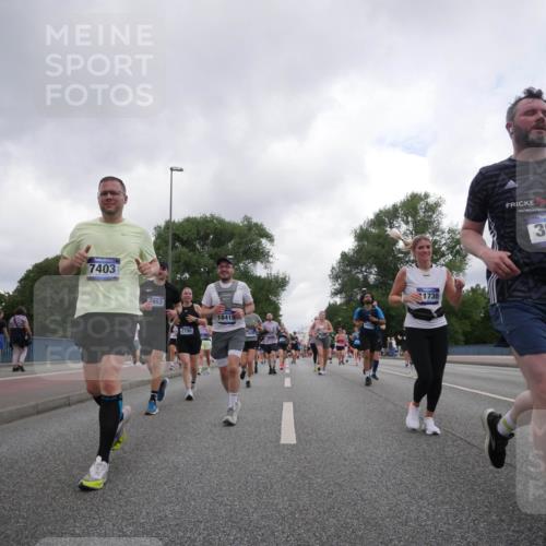 29.06.2025 - hella hamburg halbmarathon Luisa Fischer http://msf.ph/oto/8484291 29.06.2025 10:51:33 Kennedybrücke 7403, 2953, 2790, 18415, 1730, 3933, 1246, 1639, 1645, 2627, 2704, 3049, 3504, 3933, 4856, 5886, 7412, 7427, 7970, 8077, 8310, 8948, 9696 meine-sportfotos.de