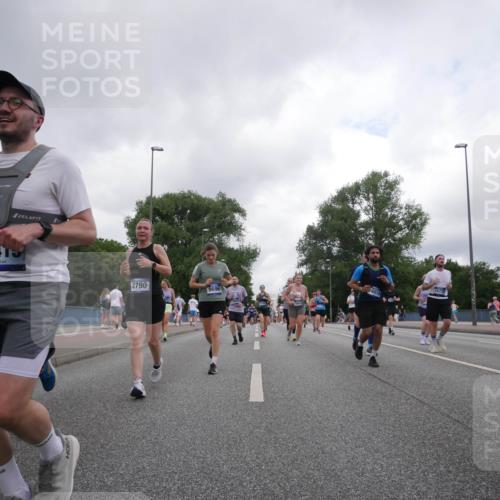 29.06.2025 - hella hamburg halbmarathon Luisa Fischer http://msf.ph/oto/8484328 29.06.2025 10:51:35 Kennedybrücke 18415, 2790, 9696, 16018, 1246, 1639, 1645, 2627, 2704, 3049, 3933, 4856, 5886, 5952, 7427, 7970, 8077, 9696, 9787 meine-sportfotos.de
