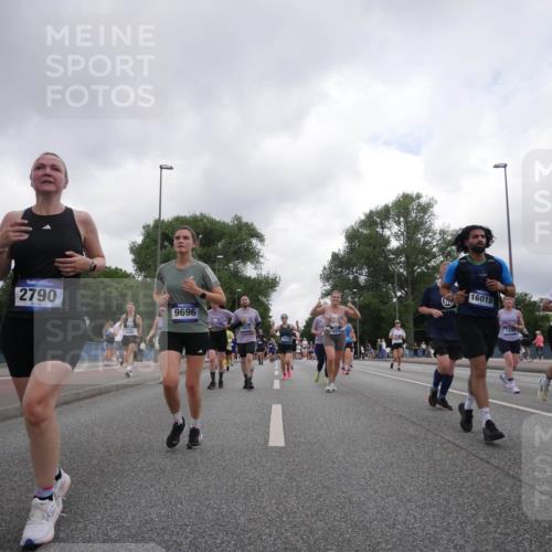 29.06.2025 - hella hamburg halbmarathon Luisa Fischer http://msf.ph/oto/8484368 29.06.2025 10:51:36 Kennedybrücke 2790, 9696, 18474, 16018, 1246, 15730, 1246, 1639, 1645, 2627, 2704, 3049, 3933, 4856, 5952, 6950, 7427, 7970, 8077, 9696, 9787 meine-sportfotos.de