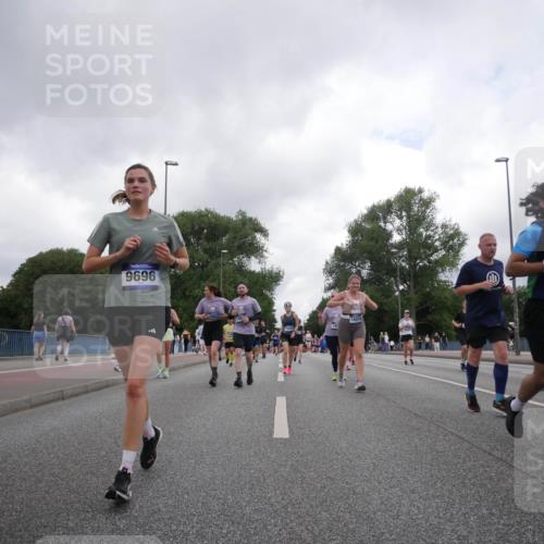 29.06.2025 - hella hamburg halbmarathon Luisa Fischer http://msf.ph/oto/8484390 29.06.2025 10:51:36 Kennedybrücke 9696, 16, 18474, 1601, 1246, 1639, 1645, 2627, 2704, 3049, 3933, 4856, 5952, 6950, 7427, 7970, 8077, 9696, 9787 meine-sportfotos.de