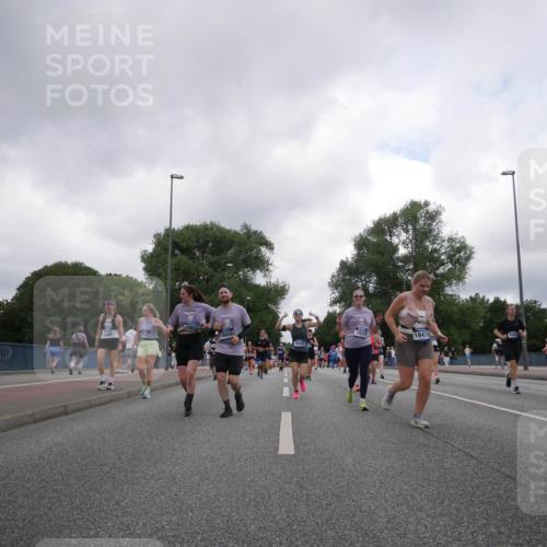 29.06.2025 - hella hamburg halbmarathon Luisa Fischer http://msf.ph/oto/8484433 29.06.2025 10:51:37 Kennedybrücke 4184, 4182, 18858, 16305, 1639, 18474, 1246, 1639, 2627, 2704, 3049, 4856, 5952, 6950, 7427, 7970, 8077, 9696, 9787 meine-sportfotos.de