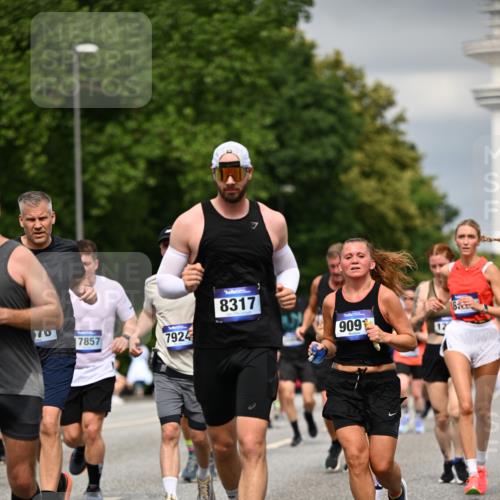29.06.2025 - hella hamburg halbmarathon Dr. Thomas Lammeyer http://msf.ph/oto/8484434 29.06.2025 10:20:49 Kennedybrücke 1117, 1240, 1602, 1825, 2347, 2912, 3023, 3030, 3088, 3134, 3450, 3687, 5036, 5037, 6948, 7257, 7358, 7360, 7376, 7924, 7928, 8263, 8317, 8513, 8619, 8857, 9091, 9208, 9332, 9492, 9664, 9675, 9676, 9891, 10076, 10165, 10314, 10317, 10320, 10391, 10575, 10926, 11335, 11410, 11428 meine-sportfotos.de