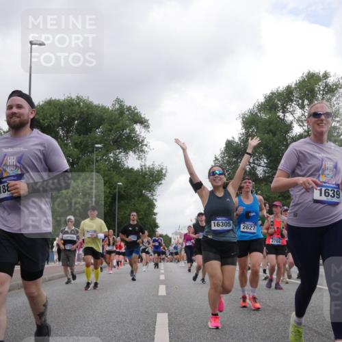 29.06.2025 - hella hamburg halbmarathon Luisa Fischer http://msf.ph/oto/8484506 29.06.2025 10:51:38 Kennedybrücke 52, 188, 1178, 12582, 16305, 2627, 2704, 1639, 13529, 1246, 1639, 2627, 2704, 3049, 3077, 4856, 5952, 6950, 7427, 7970, 8077, 9696, 9775, 9787 meine-sportfotos.de