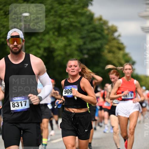 29.06.2025 - hella hamburg halbmarathon Dr. Thomas Lammeyer http://msf.ph/oto/8484514 29.06.2025 10:20:51 Kennedybrücke 1117, 1240, 1602, 1825, 2347, 2912, 3023, 3088, 3450, 3622, 3687, 5036, 5037, 6488, 6948, 7257, 7358, 7360, 7376, 7924, 7928, 8263, 8317, 8513, 8619, 8857, 9091, 9208, 9332, 9492, 9664, 9675, 9676, 9891, 10076, 10165, 10314, 10317, 10320, 10391, 10575, 10926, 11335, 11410, 11428 meine-sportfotos.de