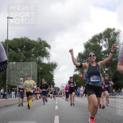 29.06.2025 - hella hamburg halbmarathon Luisa Fischer http://msf.ph/oto/8484520 29.06.2025 10:51:39 Kennedybrücke 358, 11781, 13898, 12582, 8077, 16305, 14800, 1, 1246, 1639, 2627, 2704, 3049, 3077, 4856, 5952, 6950, 7427, 7970, 8077, 9775, 9787, 10366 meine-sportfotos.de