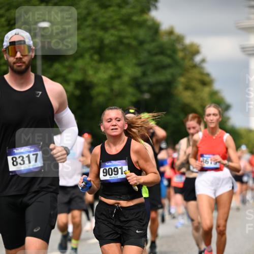 29.06.2025 - hella hamburg halbmarathon Dr. Thomas Lammeyer http://msf.ph/oto/8484528 29.06.2025 10:20:51 Kennedybrücke 1117, 1240, 1602, 1825, 2347, 2912, 3023, 3088, 3450, 3622, 3687, 5036, 5037, 6488, 6948, 7257, 7358, 7360, 7376, 7924, 7928, 8263, 8317, 8513, 8619, 8857, 9091, 9208, 9332, 9492, 9664, 9675, 9676, 9891, 10076, 10165, 10314, 10317, 10320, 10391, 10575, 10926, 11335, 11410, 11428 meine-sportfotos.de