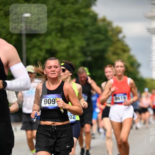 29.06.2025 - hella hamburg halbmarathon Dr. Thomas Lammeyer http://msf.ph/oto/8484560 29.06.2025 10:20:51 Kennedybrücke 1117, 1240, 1602, 1825, 2347, 2912, 3023, 3088, 3450, 3622, 3687, 5036, 5037, 6488, 6948, 7257, 7358, 7360, 7376, 7924, 7928, 8263, 8317, 8513, 8619, 8857, 9091, 9208, 9332, 9492, 9664, 9675, 9676, 9891, 10076, 10165, 10314, 10317, 10320, 10391, 10575, 10926, 11335, 11410, 11428 meine-sportfotos.de