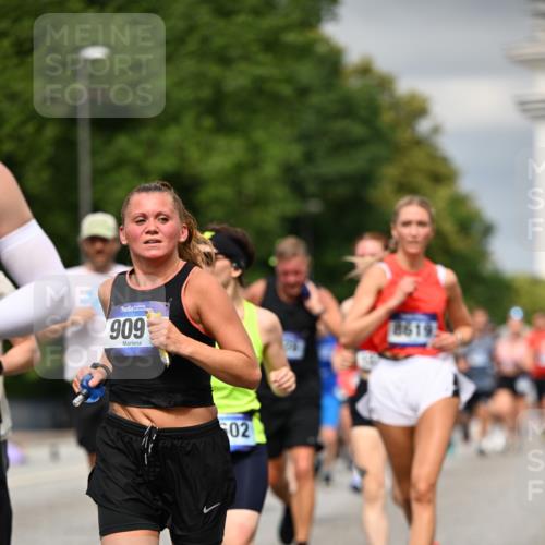 29.06.2025 - hella hamburg halbmarathon Dr. Thomas Lammeyer http://msf.ph/oto/8484585 29.06.2025 10:20:51 Kennedybrücke 1117, 1240, 1602, 1825, 2347, 2912, 3023, 3088, 3450, 3622, 3687, 5036, 5037, 6488, 6948, 7257, 7358, 7360, 7376, 7924, 7928, 8263, 8317, 8513, 8619, 8857, 9091, 9208, 9332, 9492, 9664, 9675, 9676, 9891, 10076, 10165, 10314, 10317, 10320, 10391, 10575, 10926, 11335, 11410, 11428 meine-sportfotos.de