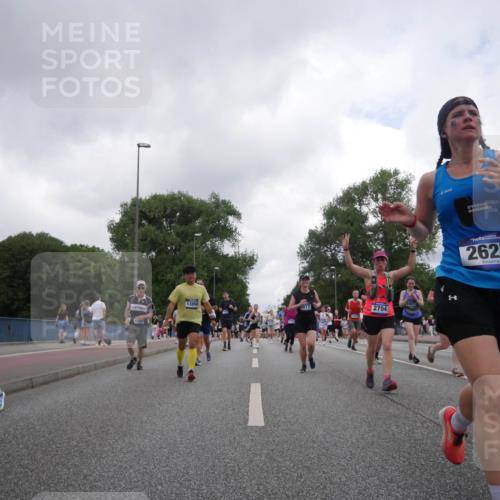 29.06.2025 - hella hamburg halbmarathon Luisa Fischer http://msf.ph/oto/8484593 29.06.2025 10:51:40 Kennedybrücke 4182, 13898, 8077, 2704, 2627, 1246, 1639, 2627, 2704, 3049, 3077, 4856, 5952, 6950, 7427, 7970, 8077, 9775, 9787, 10366 meine-sportfotos.de