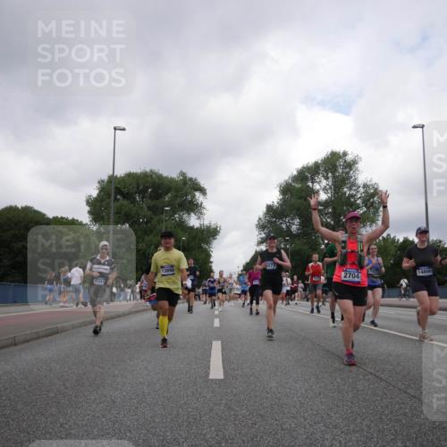 29.06.2025 - hella hamburg halbmarathon Luisa Fischer http://msf.ph/oto/8484617 29.06.2025 10:51:41 Kennedybrücke 11781, 13898, 574, 077, 7427, 2704, 14800, 13914, 1246, 1463, 1639, 2627, 2704, 3049, 3077, 4856, 5952, 6950, 7427, 8077, 9775, 9787, 10366 meine-sportfotos.de