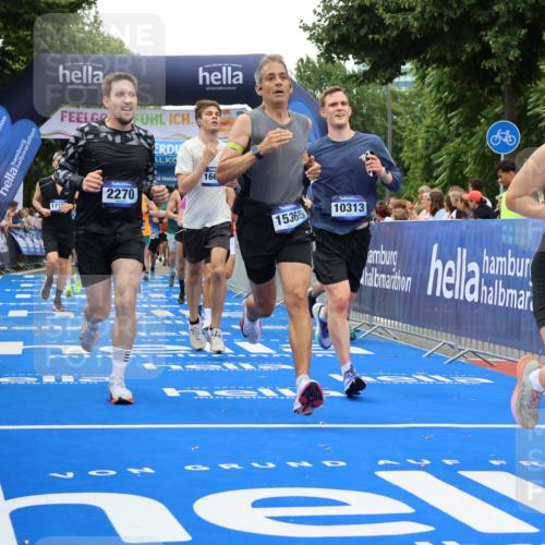 29.06.2025 - hella hamburg halbmarathon Strokosch-Dieckow http://msf.ph/oto/8484626 29.06.2025 10:45:07 Ziel 1171, 2270, 3917, 4997, 6054, 6266, 6375, 6575, 6819, 7087, 7709, 7843, 9302, 9710, 10313, 10741, 11688, 12783, 13919, 15334, 15365, 15636, 15651, 15760, 16513, 16685, 16689, 17120, 17381, 17960, 18346, 18718 meine-sportfotos.de