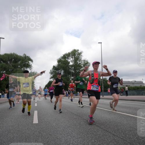 29.06.2025 - hella hamburg halbmarathon Luisa Fischer http://msf.ph/oto/8484640 29.06.2025 10:51:41 Kennedybrücke 11781, 13898, 3049, 577, 14800, 2704, 1246, 1463, 1639, 2627, 2704, 3049, 3077, 4856, 5952, 6950, 7427, 8077, 9775, 9787, 10366 meine-sportfotos.de