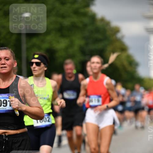 29.06.2025 - hella hamburg halbmarathon Dr. Thomas Lammeyer http://msf.ph/oto/8484647 29.06.2025 10:20:52 Kennedybrücke 1117, 1240, 1602, 1825, 2347, 2912, 3023, 3088, 3450, 3622, 3687, 5036, 5037, 6488, 6948, 7257, 7358, 7360, 7376, 7924, 7928, 8263, 8317, 8513, 8619, 8857, 9091, 9208, 9332, 9492, 9664, 9675, 9676, 9891, 10076, 10165, 10314, 10317, 10320, 10391, 10926, 11335, 11410, 11428 meine-sportfotos.de
