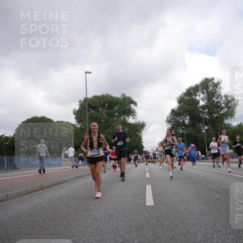 29.06.2025 - hella hamburg halbmarathon Luisa Fischer http://msf.ph/oto/8484779 29.06.2025 10:51:44 Kennedybrücke 17216, 11802, 16974, 1463, 3049, 3077, 5714, 5952, 6950, 7427, 8077, 9775, 9787, 10366 meine-sportfotos.de