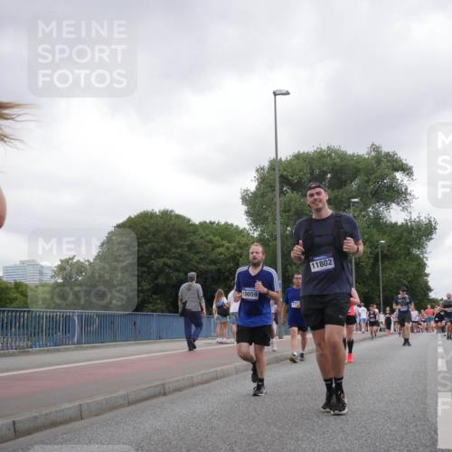 29.06.2025 - hella hamburg halbmarathon Luisa Fischer http://msf.ph/oto/8484852 29.06.2025 10:51:46 Kennedybrücke 10059, 17, 11802, 18262, 1463, 1720, 3049, 3077, 3215, 5714, 5952, 6950, 9775, 9787, 10366 meine-sportfotos.de