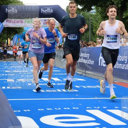 29.06.2025 - hella hamburg halbmarathon Strokosch-Dieckow http://msf.ph/oto/8484896 29.06.2025 10:45:22 Ziel 1697, 2188, 2367, 2470, 3186, 5706, 9105, 10064, 11469, 12277, 12643, 14703, 15563, 15741, 16725, 17499, 18407, 18638 meine-sportfotos.de
