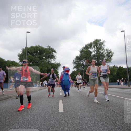 29.06.2025 - hella hamburg halbmarathon Luisa Fischer http://msf.ph/oto/8484962 29.06.2025 10:51:48 Kennedybrücke 16218, 1720, 16686, 16498, 18262, 18352, 1463, 1720, 3077, 3215, 5714, 5952, 6950, 9775, 10366 meine-sportfotos.de
