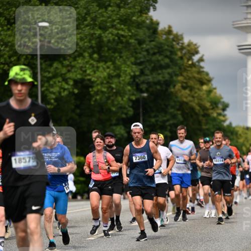 29.06.2025 - hella hamburg halbmarathon Dr. Thomas Lammeyer http://msf.ph/oto/8484992 29.06.2025 10:20:55 Kennedybrücke 1117, 1240, 1602, 1825, 2347, 3023, 3088, 3450, 3622, 5036, 5037, 6328, 6488, 6941, 6948, 7257, 7345, 7358, 7360, 7376, 7924, 7928, 8317, 8513, 8619, 8857, 8983, 9091, 9208, 9332, 9492, 9664, 9675, 9676, 10165, 10314, 10317, 10320, 10391, 10926, 11335, 11410 meine-sportfotos.de