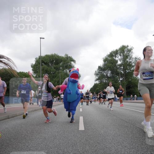 29.06.2025 - hella hamburg halbmarathon Luisa Fischer http://msf.ph/oto/8484996 29.06.2025 10:51:49 Kennedybrücke 568, 16218, 1720, 16498, 1463, 5714, 18262, 18352, 1463, 1720, 3077, 3215, 5714, 6950, 9775, 10366 meine-sportfotos.de
