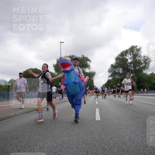 29.06.2025 - hella hamburg halbmarathon Luisa Fischer http://msf.ph/oto/8485002 29.06.2025 10:51:50 Kennedybrücke 6498, 16218, 1463, 1720, 3077, 3215, 5010, 5714, 9552, 9691, 9775, 10366 meine-sportfotos.de
