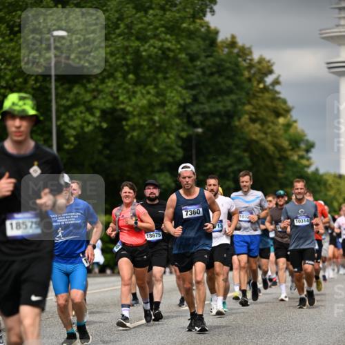 29.06.2025 - hella hamburg halbmarathon Dr. Thomas Lammeyer http://msf.ph/oto/8485009 29.06.2025 10:20:55 Kennedybrücke 1117, 1240, 1602, 1825, 2347, 3023, 3088, 3450, 3622, 5036, 5037, 6328, 6488, 6941, 6948, 7257, 7345, 7358, 7360, 7376, 7924, 7928, 8317, 8513, 8619, 8857, 8983, 9091, 9208, 9332, 9492, 9664, 9675, 9676, 10165, 10314, 10317, 10320, 10391, 10926, 11335, 11410 meine-sportfotos.de