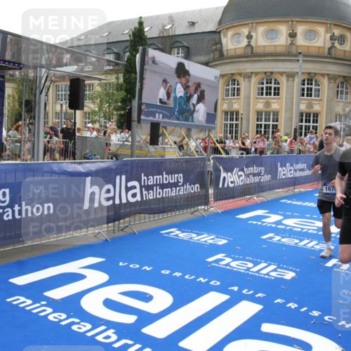 29.06.2025 - hella hamburg halbmarathon Michael Strokosch http://msf.ph/oto/8485080 29.06.2025 10:43:18 Ziel 1675, 3109, 3124, 7026, 7093, 10099, 10251, 11177, 15706, 16314, 16997, 18304 meine-sportfotos.de