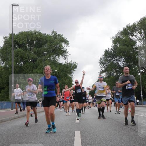 29.06.2025 - hella hamburg halbmarathon Luisa Fischer http://msf.ph/oto/8485102 29.06.2025 10:51:55 Kennedybrücke 27, 5585, 15357, 17562, 17563, 7394, 1701, 9691, 293, 16722, 1392, 1701, 1720, 3215, 5010, 5714, 7394, 9552, 9691, 10794 meine-sportfotos.de