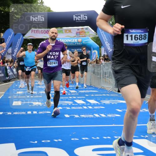 29.06.2025 - hella hamburg halbmarathon Strokosch-Dieckow http://msf.ph/oto/8485110 29.06.2025 10:45:04 Ziel 1171, 1424, 2270, 3917, 4997, 6266, 6575, 6819, 7087, 7709, 7843, 9302, 9710, 10313, 10741, 11688, 13919, 15334, 15365, 15651, 16058, 16685, 16689, 17120, 17381, 17544, 17960, 18346, 18718 meine-sportfotos.de