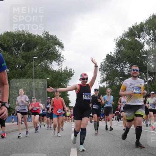 29.06.2025 - hella hamburg halbmarathon Luisa Fischer http://msf.ph/oto/8485140 29.06.2025 10:51:57 Kennedybrücke 17046, 1574, 1367, 15357, 17562, 17563, 95, 730, 7393, 18282, 17957, 1157, 1392, 1701, 1720, 3215, 4327, 5010, 5714, 7394, 9552, 9691, 10794 meine-sportfotos.de