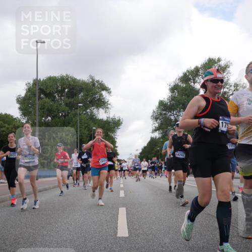 29.06.2025 - hella hamburg halbmarathon Luisa Fischer http://msf.ph/oto/8485177 29.06.2025 10:51:58 Kennedybrücke 2037, 17046, 15357, 18282, 175, 17563, 1701, 9552, 1157, 1392, 1701, 1720, 3215, 4327, 5010, 7394, 8719, 9552, 9691, 10794 meine-sportfotos.de