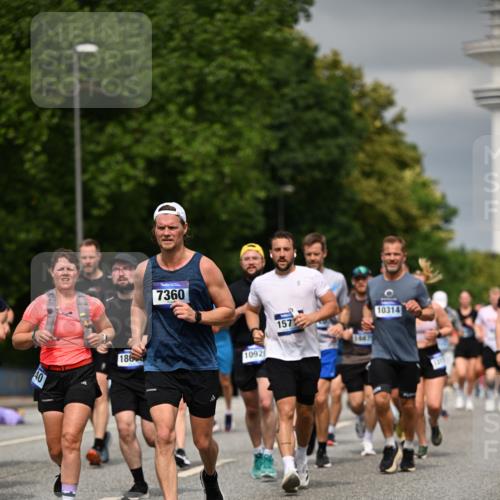 29.06.2025 - hella hamburg halbmarathon Dr. Thomas Lammeyer http://msf.ph/oto/8485196 29.06.2025 10:20:57 Kennedybrücke 1117, 1240, 1403, 1602, 1825, 2347, 3023, 3088, 3450, 3622, 5037, 6328, 6488, 6941, 6948, 7257, 7345, 7360, 7376, 7924, 7928, 8317, 8513, 8619, 8983, 9091, 9208, 9492, 9664, 9675, 9676, 10165, 10314, 10317, 10320, 10377, 10391, 10926, 11335, 11410 meine-sportfotos.de