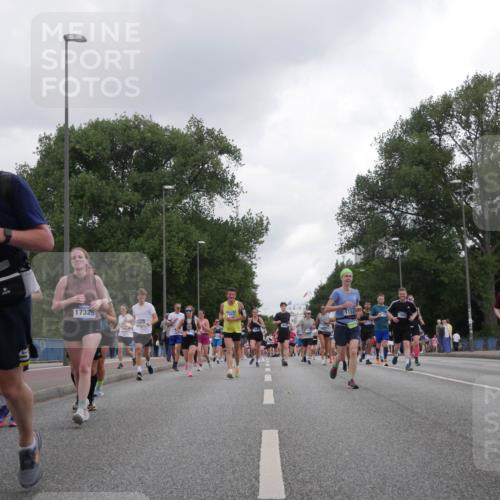 29.06.2025 - hella hamburg halbmarathon Luisa Fischer http://msf.ph/oto/8485274 29.06.2025 10:52:02 Kennedybrücke 1574, 17325, 7062, 1157, 12014, 1157, 1174, 1175, 1392, 1701, 2067, 4327, 5010, 7394, 8719, 9552, 9691, 10794 meine-sportfotos.de