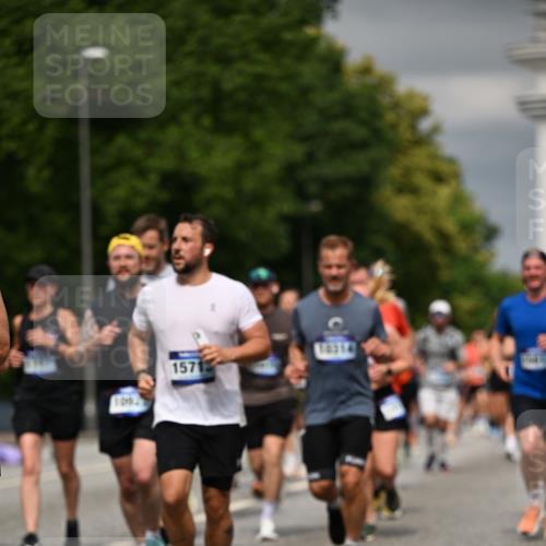29.06.2025 - hella hamburg halbmarathon Dr. Thomas Lammeyer http://msf.ph/oto/8485319 29.06.2025 10:20:59 Kennedybrücke 1117, 1240, 1403, 1602, 1825, 3023, 3088, 3450, 3622, 5037, 6328, 6488, 6941, 6948, 7257, 7345, 7360, 7376, 7924, 7928, 8317, 8513, 8619, 8983, 9091, 9208, 9664, 9675, 9676, 10165, 10314, 10317, 10320, 10377, 10391, 10735, 10926, 11335, 11410 meine-sportfotos.de