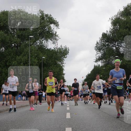 29.06.2025 - hella hamburg halbmarathon Luisa Fischer http://msf.ph/oto/8485327 29.06.2025 10:52:04 Kennedybrücke 2756, 12010, 8719, 16731, 7062, 14623, 16965, 17930, 1217, 1157, 11000, 1157, 1174, 1175, 1392, 1701, 2067, 4327, 7394, 8719, 10794 meine-sportfotos.de