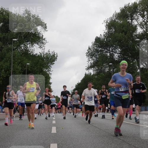 29.06.2025 - hella hamburg halbmarathon Luisa Fischer http://msf.ph/oto/8485339 29.06.2025 10:52:04 Kennedybrücke 12010, 8719, 6143, 062, 10081, 2909, 117, 14623, 12173, 16965, 1157, 11000, 1157, 1174, 1175, 1392, 1701, 2067, 4327, 7394, 8719, 10794 meine-sportfotos.de