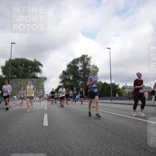 29.06.2025 - hella hamburg halbmarathon Luisa Fischer http://msf.ph/oto/8485379 29.06.2025 10:52:05 Kennedybrücke 12010, 7062, 1157, 16, 4327, 1157, 1174, 1175, 1392, 2067, 3486, 4327, 7532, 8719, 10794 meine-sportfotos.de