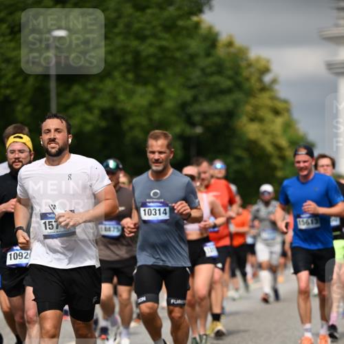 29.06.2025 - hella hamburg halbmarathon Dr. Thomas Lammeyer http://msf.ph/oto/8485397 29.06.2025 10:20:59 Kennedybrücke 1117, 1240, 1403, 1602, 1825, 3023, 3088, 3450, 3622, 5037, 6328, 6488, 6941, 6948, 7257, 7345, 7360, 7376, 7924, 7928, 8317, 8513, 8619, 8983, 9091, 9208, 9664, 9675, 9676, 10165, 10314, 10317, 10320, 10377, 10391, 10735, 10926, 11335, 11410 meine-sportfotos.de