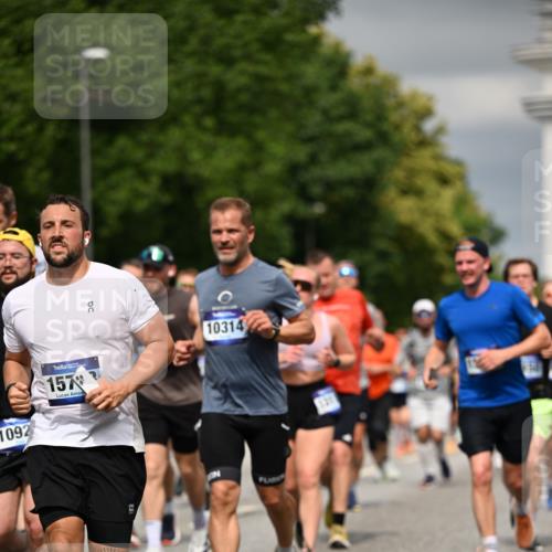 29.06.2025 - hella hamburg halbmarathon Dr. Thomas Lammeyer http://msf.ph/oto/8485405 29.06.2025 10:21:00 Kennedybrücke 1117, 1240, 1403, 1602, 1825, 3023, 3088, 3450, 3622, 5037, 6328, 6488, 6941, 6948, 7114, 7257, 7345, 7360, 7376, 7924, 7928, 8317, 8513, 8619, 8983, 9091, 9208, 9664, 9675, 9676, 10165, 10314, 10317, 10320, 10377, 10391, 10735, 10926, 11335, 11410 meine-sportfotos.de