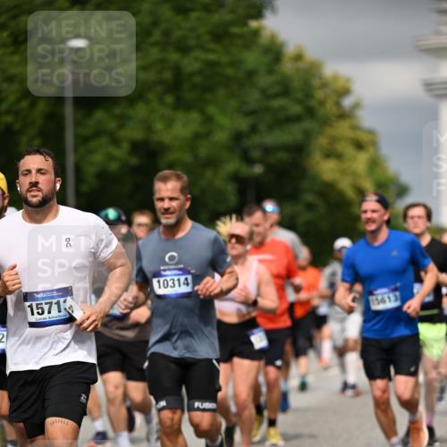 29.06.2025 - hella hamburg halbmarathon Dr. Thomas Lammeyer http://msf.ph/oto/8485414 29.06.2025 10:21:00 Kennedybrücke 1117, 1240, 1403, 1602, 1825, 3023, 3088, 3450, 3622, 5037, 6328, 6488, 6941, 6948, 7114, 7257, 7345, 7360, 7376, 7924, 7928, 8317, 8513, 8619, 8983, 9091, 9208, 9664, 9675, 9676, 10165, 10314, 10317, 10320, 10377, 10391, 10735, 10926, 11335, 11410 meine-sportfotos.de