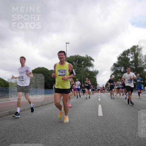 29.06.2025 - hella hamburg halbmarathon Luisa Fischer http://msf.ph/oto/8485432 29.06.2025 10:52:07 Kennedybrücke 12010, 7062, 16965, 117, 1157, 1174, 1175, 1392, 2067, 3486, 4327, 7532, 8719 meine-sportfotos.de